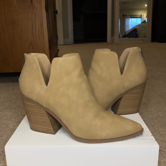 Lucy Avenue Bonnie Heel Booties - Camel - Size 10 - Picture 2 of 10
